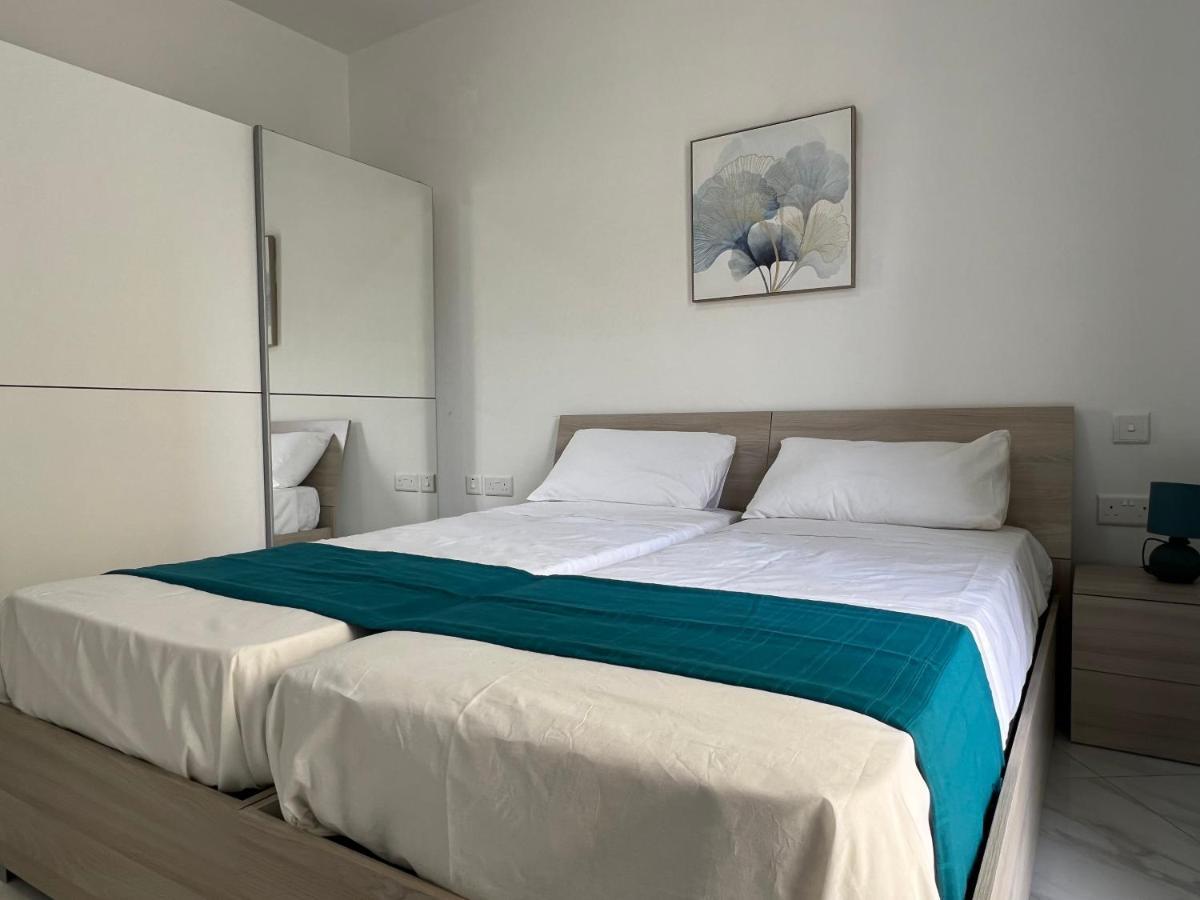 Condo With Patio Overlooking Piazza Gzira Ngoại thất bức ảnh