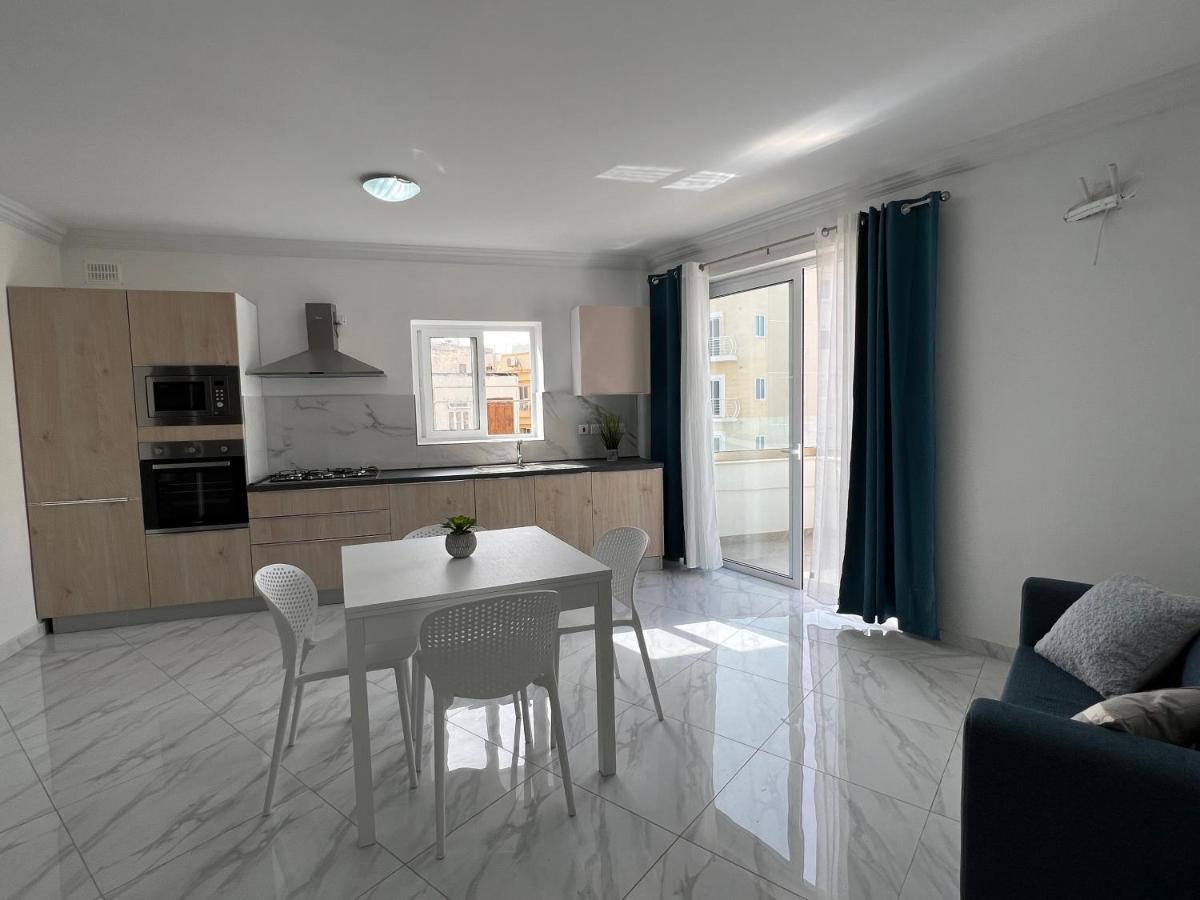 Condo With Patio Overlooking Piazza Gzira Ngoại thất bức ảnh
