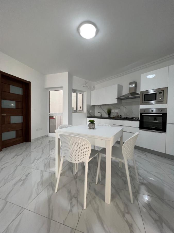 Condo With Patio Overlooking Piazza Gzira Ngoại thất bức ảnh