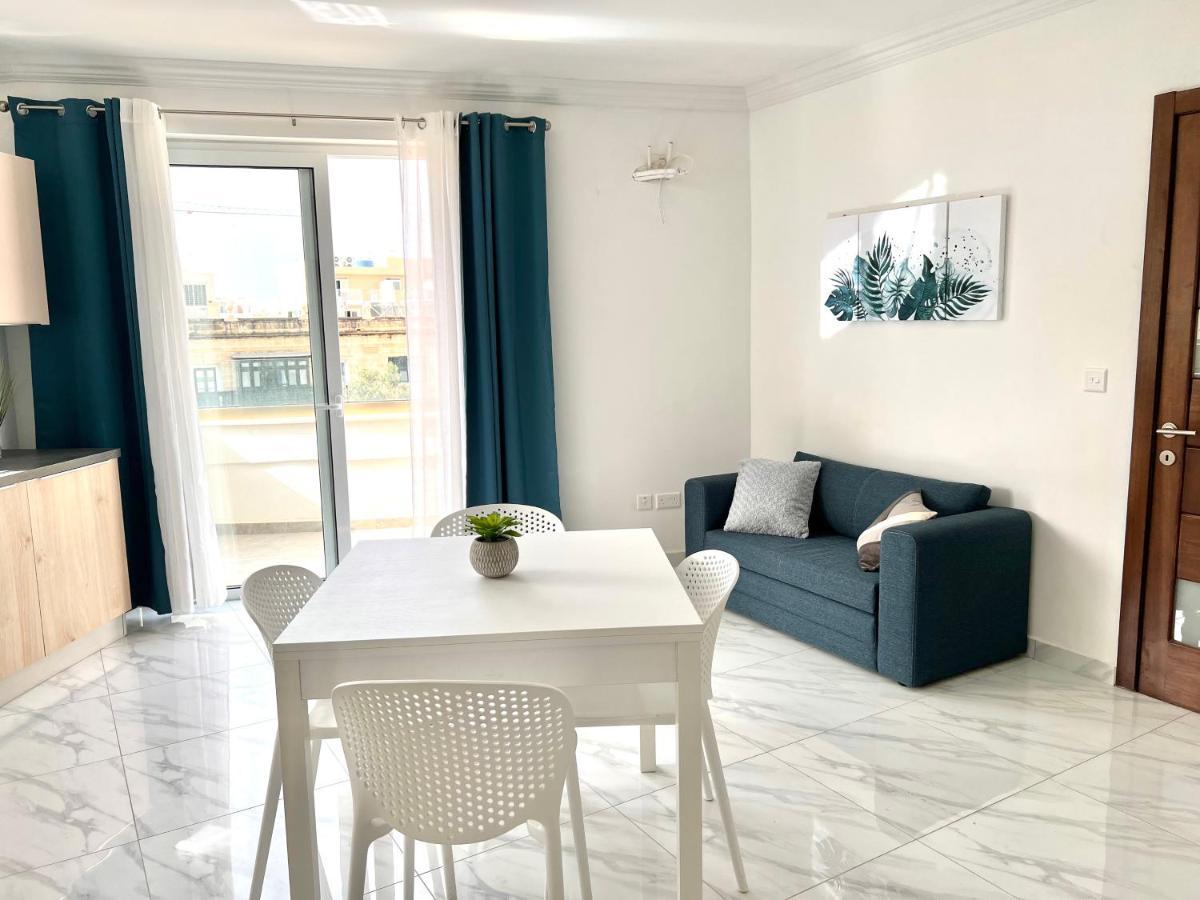 Condo With Patio Overlooking Piazza Gzira Ngoại thất bức ảnh