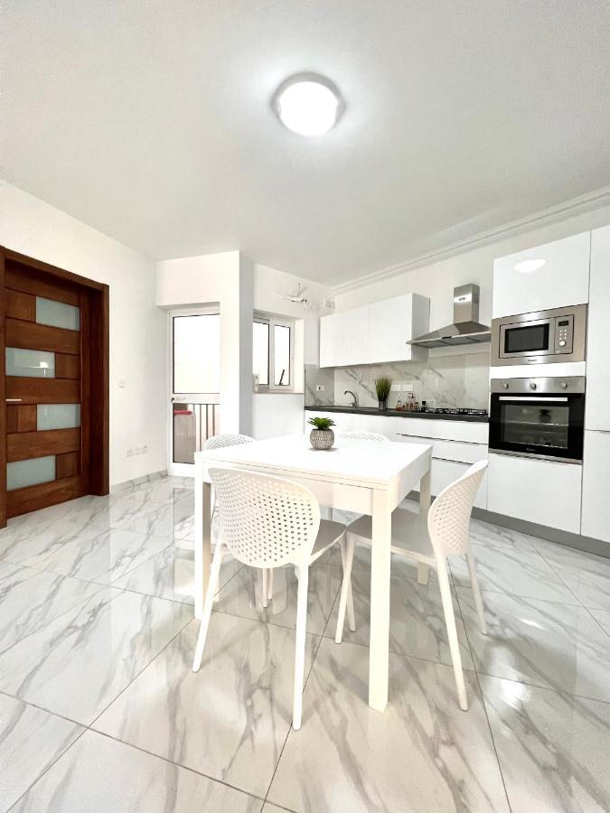 Condo With Patio Overlooking Piazza Gzira Ngoại thất bức ảnh